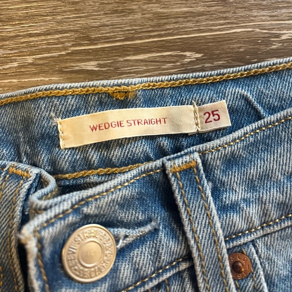 LEVI’S WEDGIE STRAIGHT JEANS - Picture 3 of 6